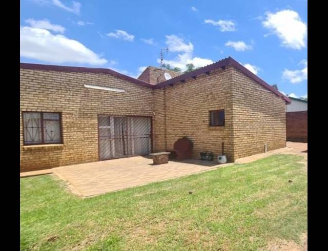 4 BEDROOM HOUSE FOR SALE IN LAUDIUM